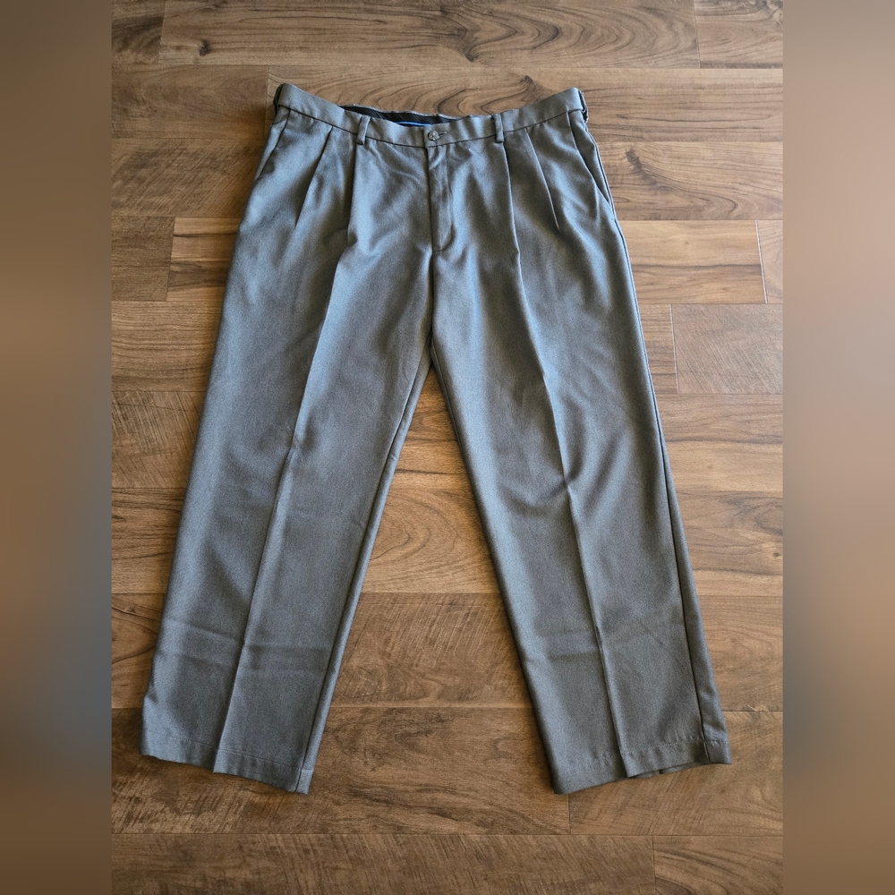 Haggar Mens Pleated Dress Pants Gray